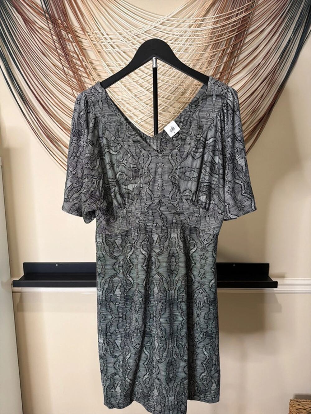 Cabi v-neck dress with flutter sleeves, EUC black gray M 3298